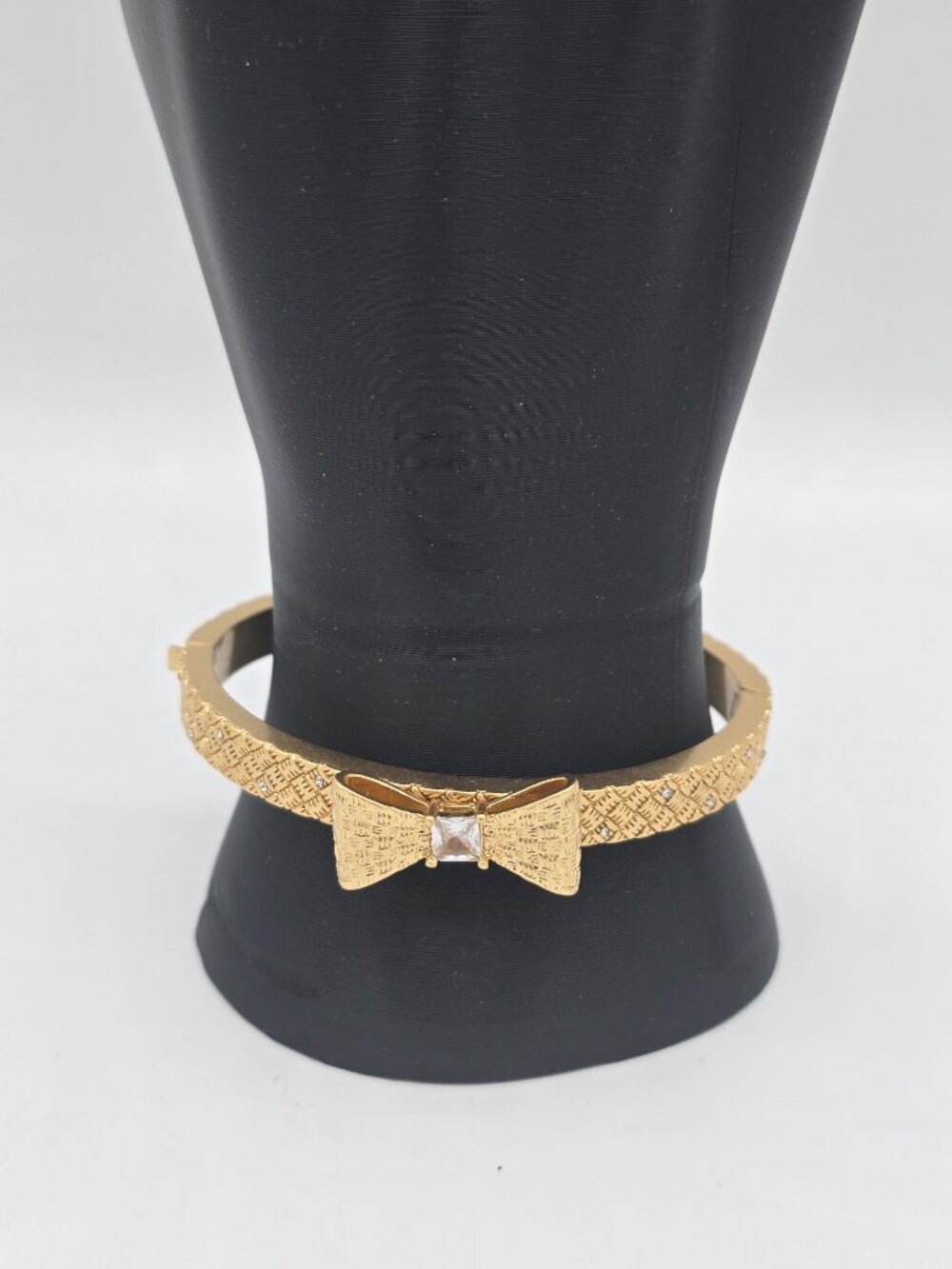 Kate Spade "Wrapped in a Bow" Gold-Tone Hinged Bracelet & Pink KS Dustbag - NWOT - Picture 2 of 5